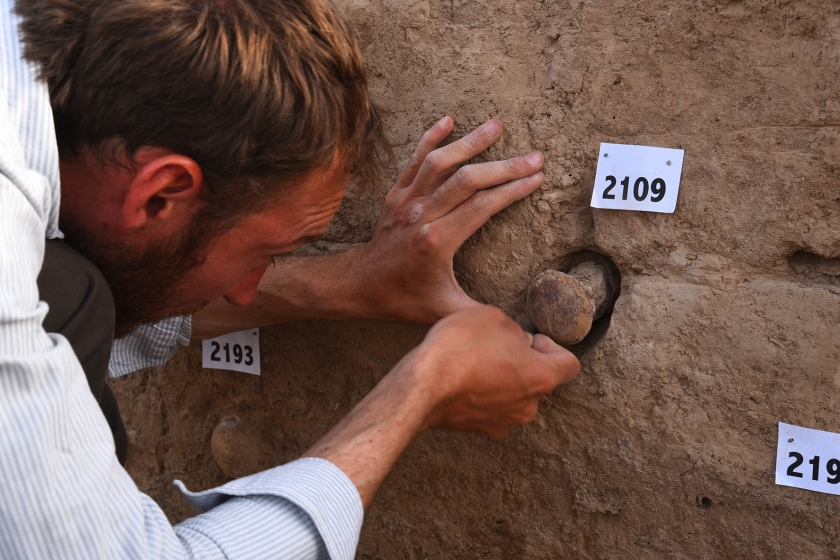 Excavating inscribed cones from the walls of the temple (Tello-Girsu Project, Iraq Scheme, The British Museum)