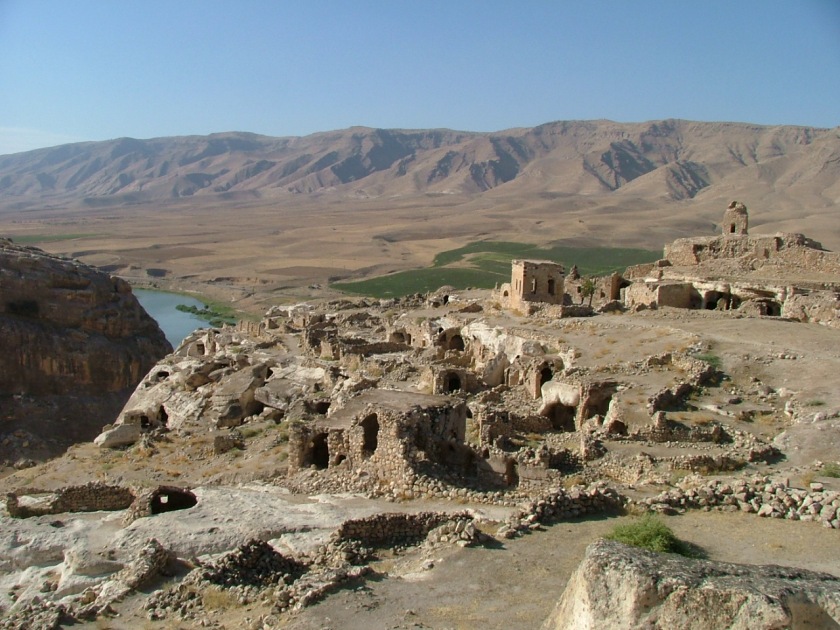 The ‘citadel_ of Hasankeyf (Photo by Anthony Comfort 2005)